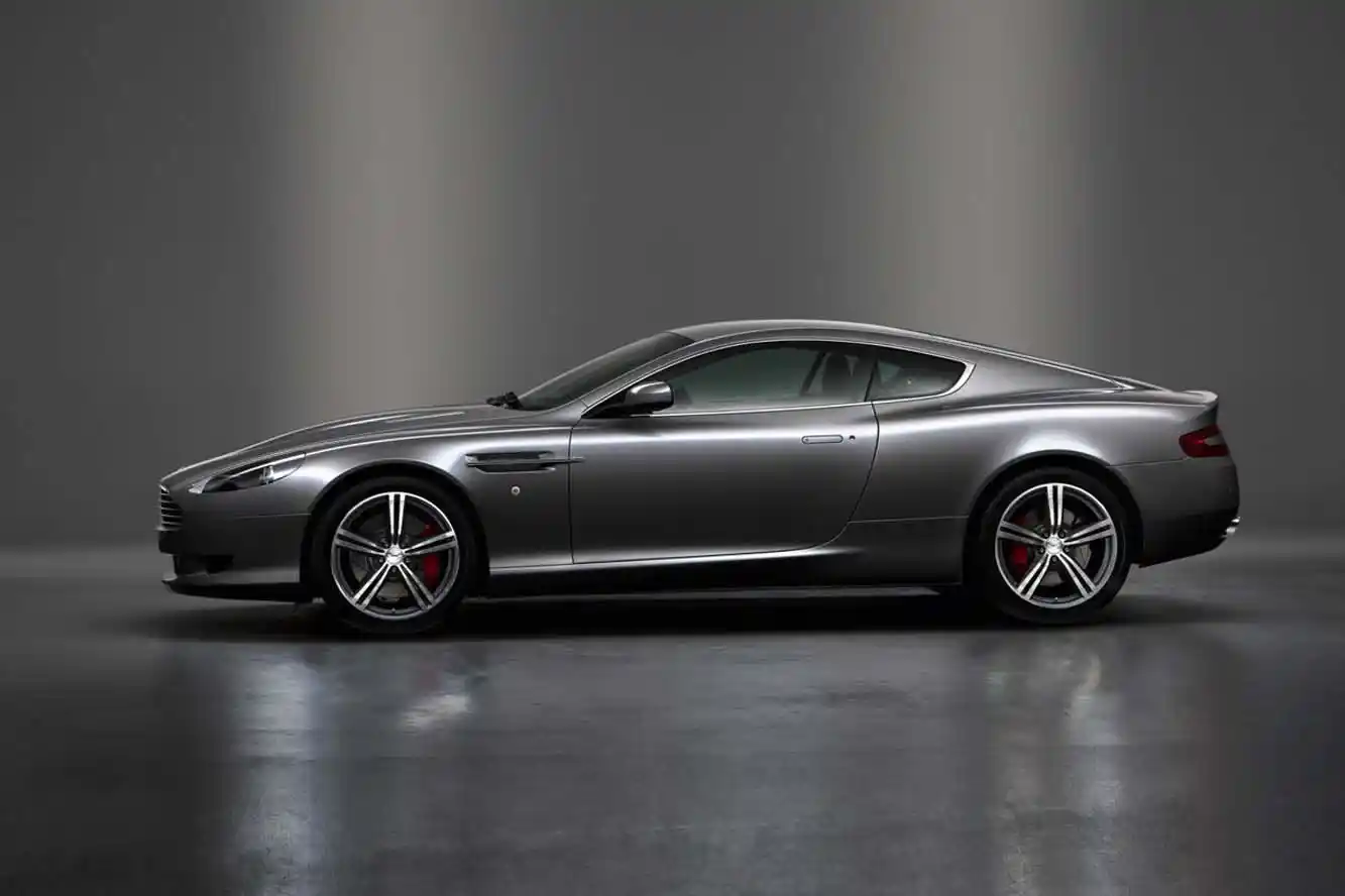 hire Aston-Martin-DB9