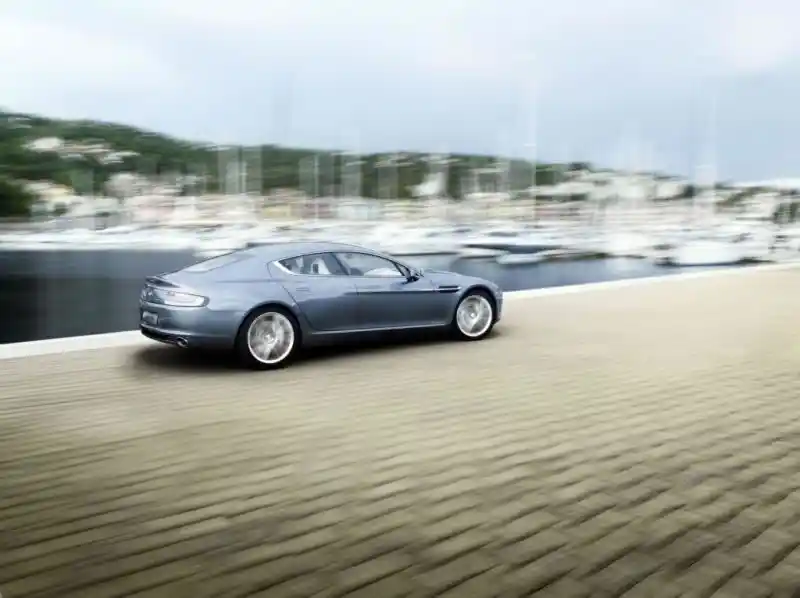 hire Aston-Martin-Rapide