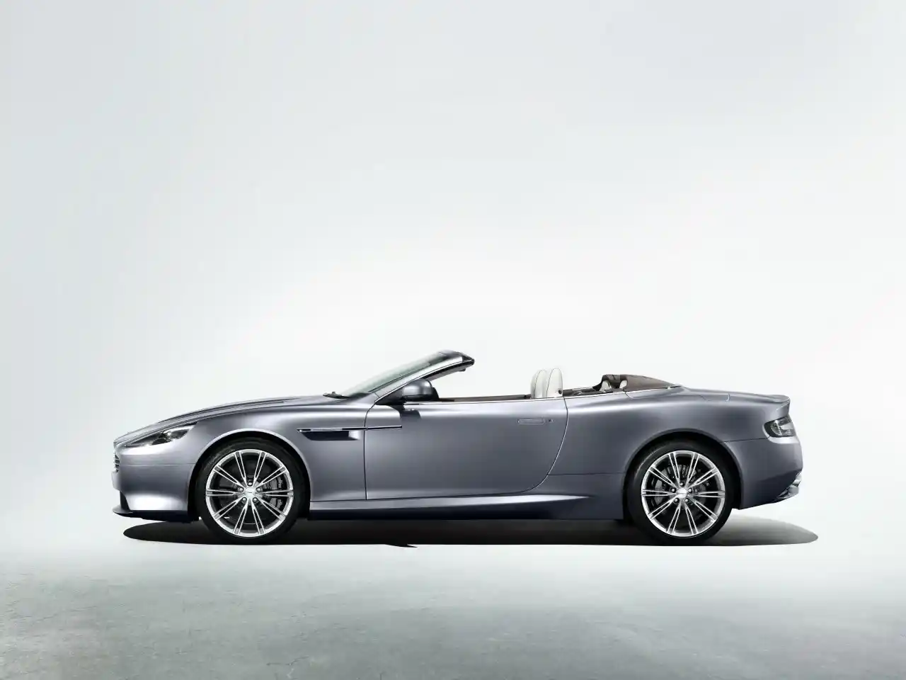 hire Aston-Martin-Virage-Cab