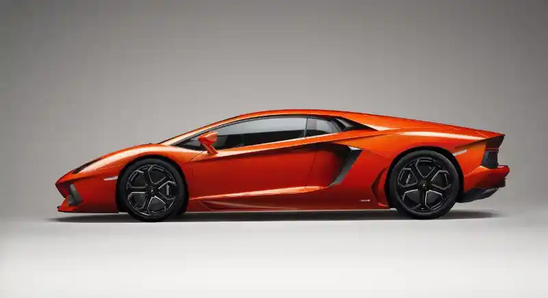 hire Lamborghini-Avantador
