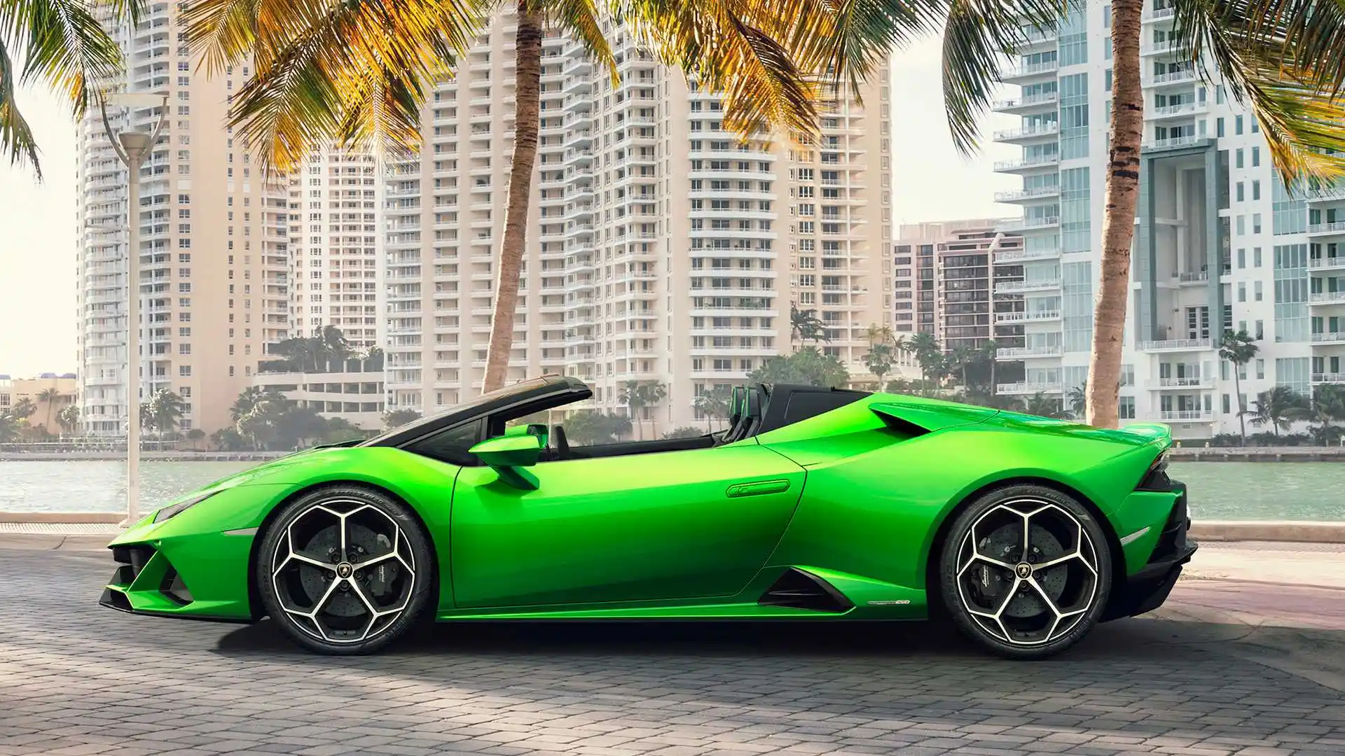 hire Lamborghini-Huracan-Evo-Spyder