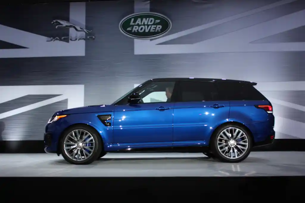 hire Range-Rover-Sport-SVR